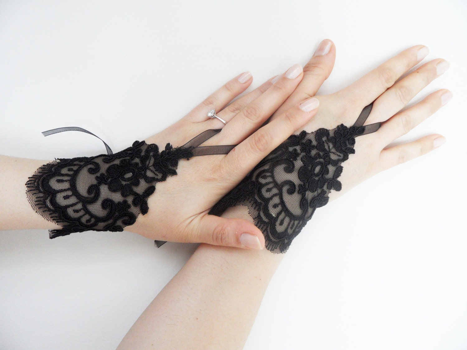 Wedding Gloves, Black lace gloves, Fingerless Gloves, bride, bridal gloves, Bridal accessories, gothic gloves, Victorian gloves