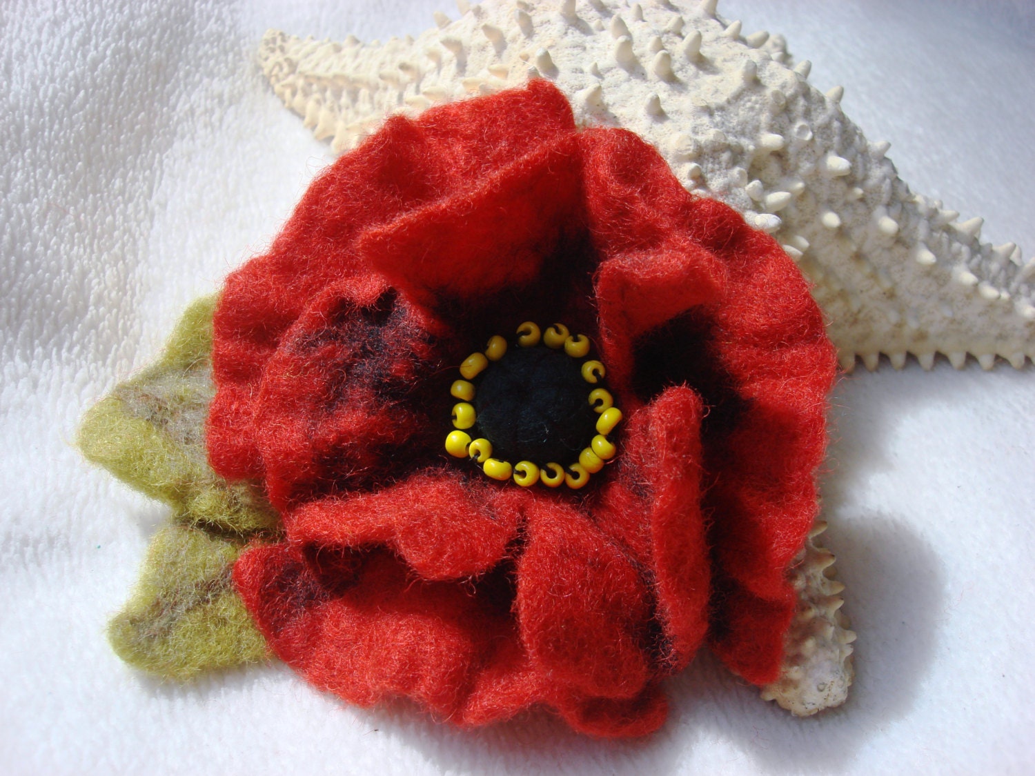 Red Poppy Felted Flower Brooch Pin,Wool Felt, Felted Wool, Felt Brooch, Flower Brooch, Flower Pin Brooch, Felt Flower Pin, Beaded Flower