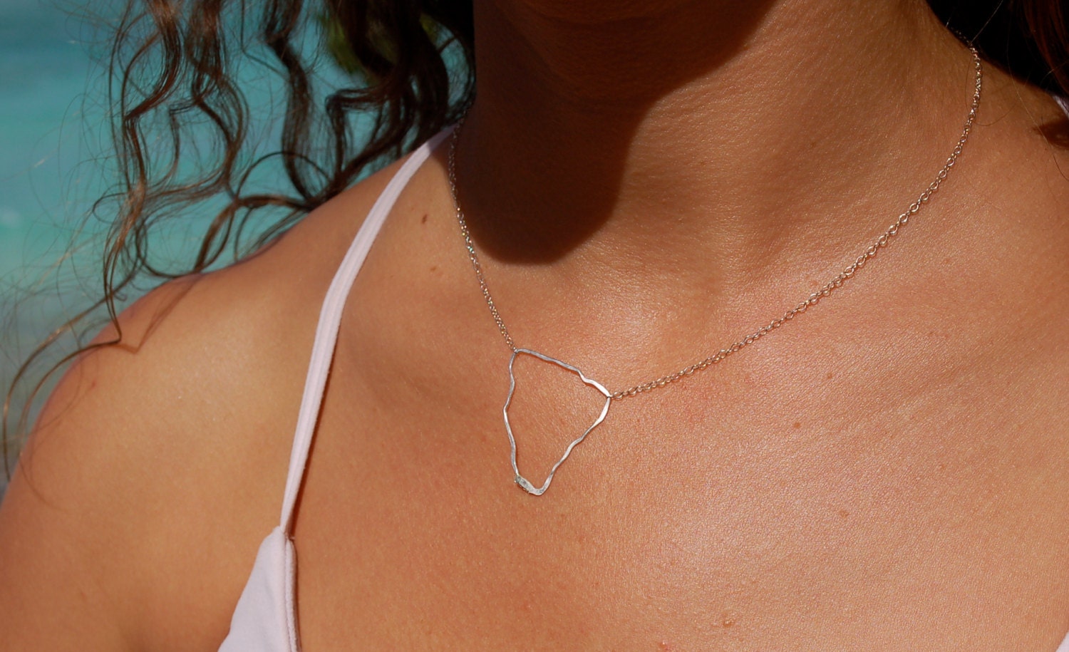 Moku Lei- island-shaped wire necklace