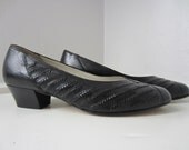 80s Black Leather Pumps by Lady Gabor, US 7 EUR 37,5 UK 4,5 // Vintage Low Heel Court Shoes