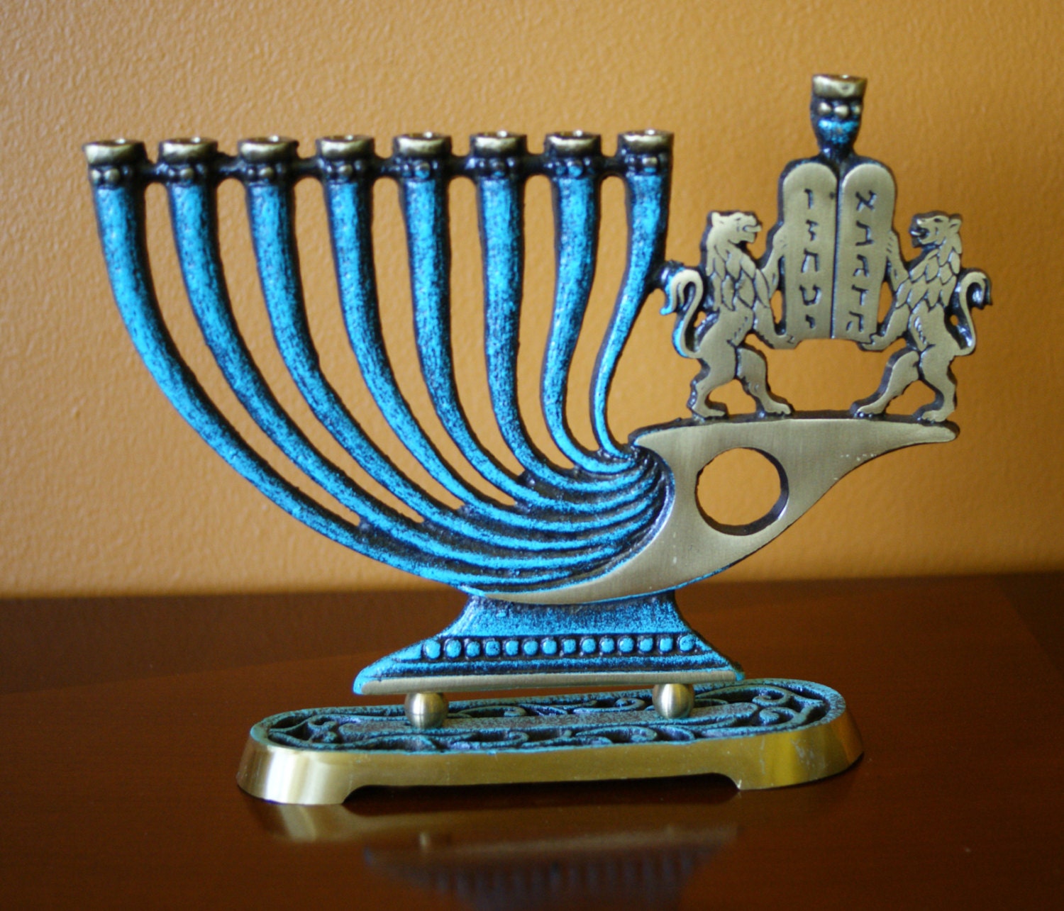 Vintage Judaica HEN HOLON Israel Jewish Hanukkah Brass Menorah Lions & Tablets
