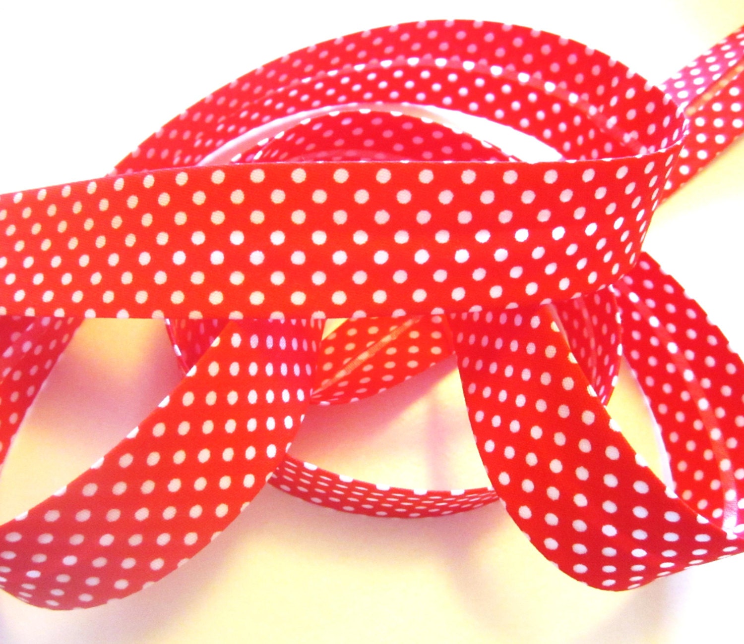 Red and White Polka Dot Spotty Bias Binding 25mm Wide x 1 Metre