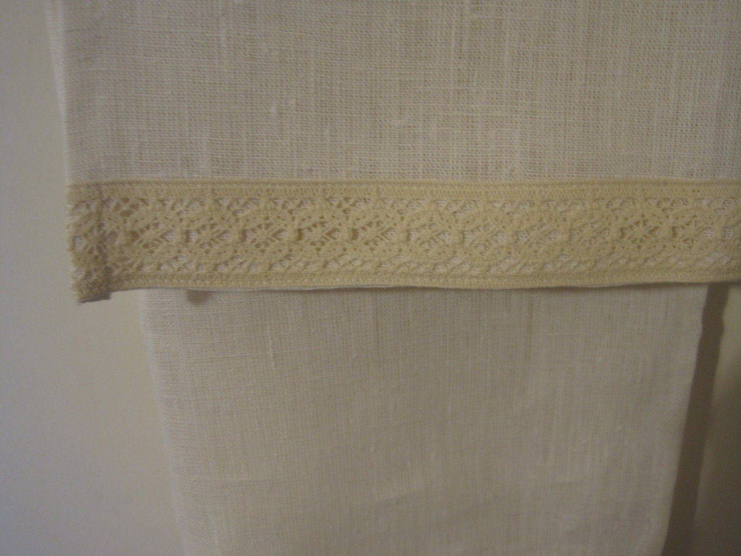 Linen- hand towels with lace ,set of 2 ,tea towels ,guest linen towels ,kitchen towels ,bathroom towels ,cozy home decor ,cottage chic
