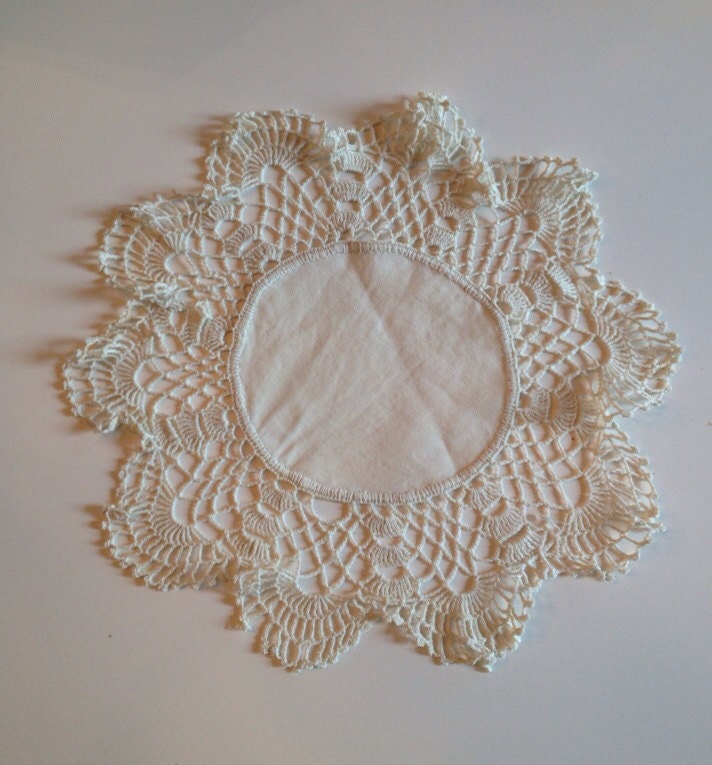 Crochet Circle With Round Linen Centet