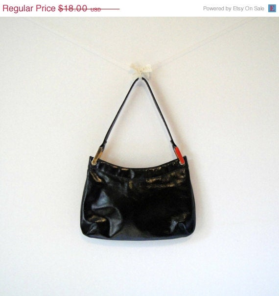 SALE Vintage. Susan Gail. Black Patent Leather Shoulder Bag. Purse. Handbag. Gold Hardware. Snap Closure. Genuine Leather. Classic. Hipster