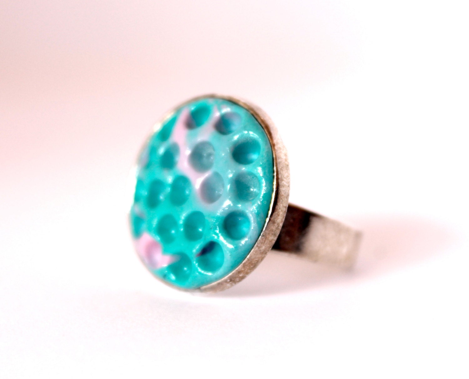 Ring bubblegum, polka dot pattern