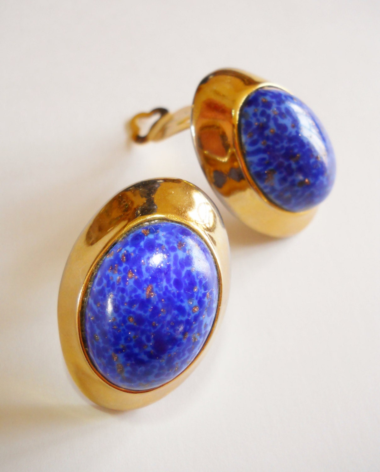 Vintage Lucite Earrings Faux Blue Lapis Gold Tone 1.5 inches