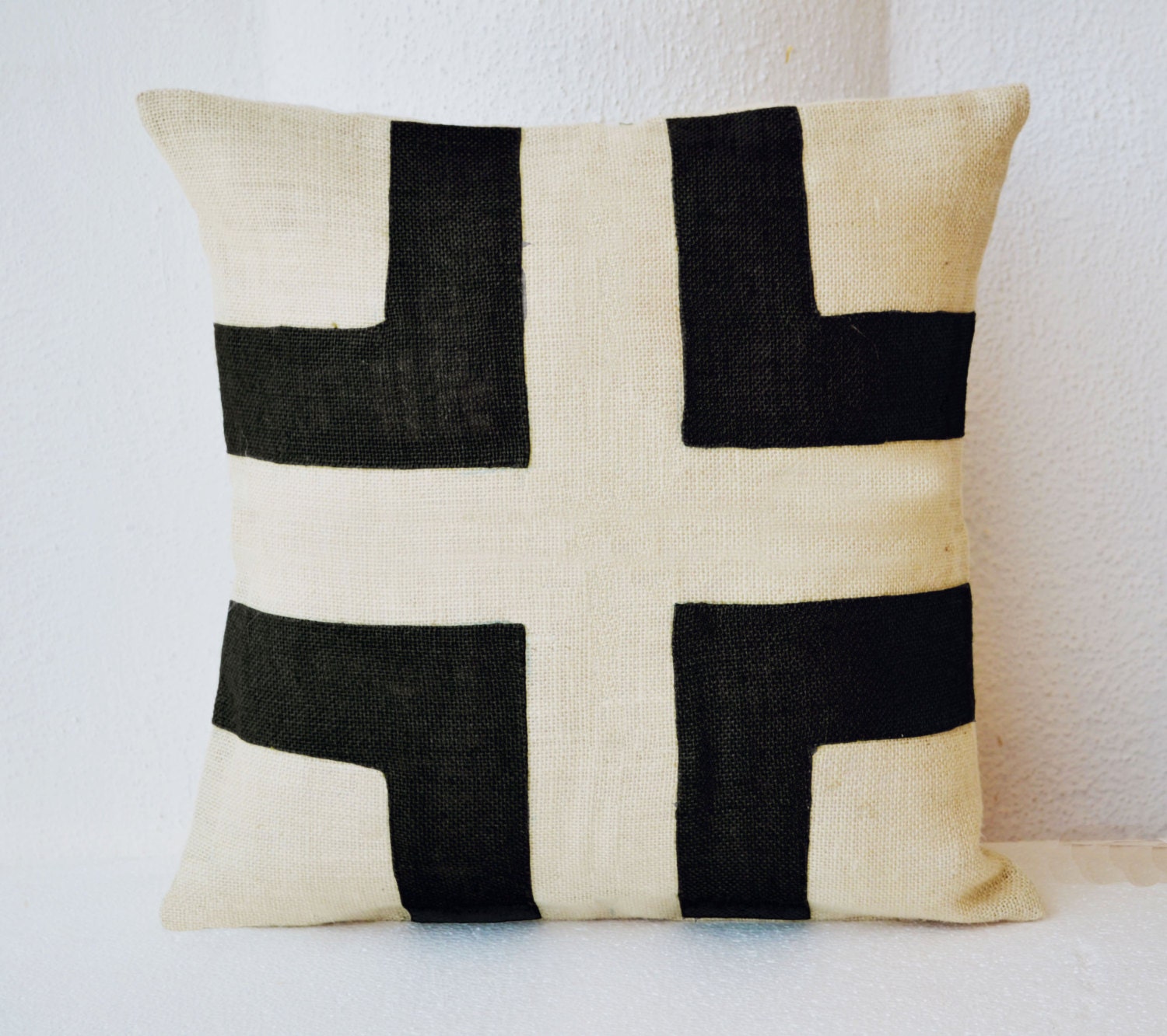 White Burlap pillow cover with black burlap applique - Decorative cushion cover- gift pillow- Spring Throw pillow 18X18