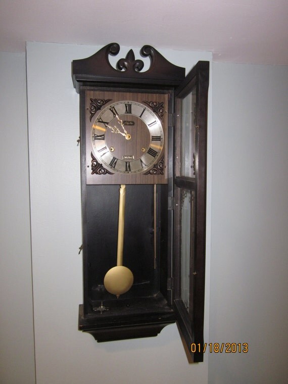 Items similar to Vintage Rhythm 30 Day Wall Clock on Etsy