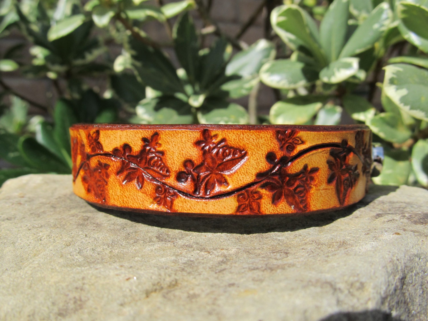 Hand Tooled Leather Bracelet Cuff - Two Tone Floral Vine - Reddish Brown - Thin
