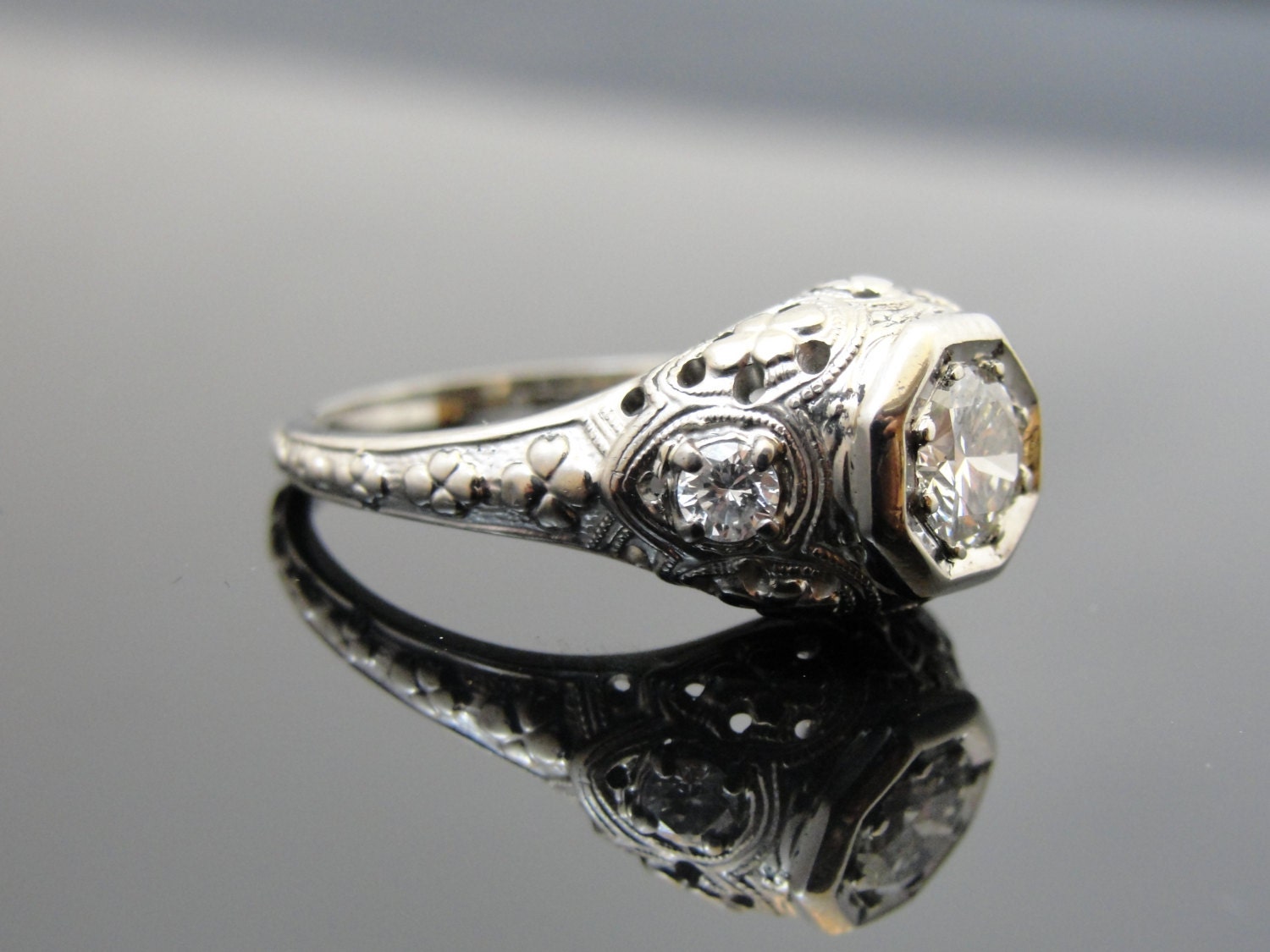 18k White Gold Floral Basket Engagement Ring circa 1920s, Art Deco, Nice Diamond RGDIA788D