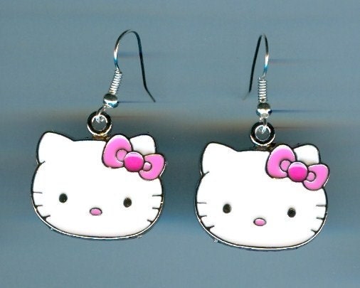 Cute HELLO KITTY Head Face White with Pink Bow Charm Pierced Earrings -J390