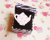 Teapot ring - shrink plastic - polka dot - white pink
