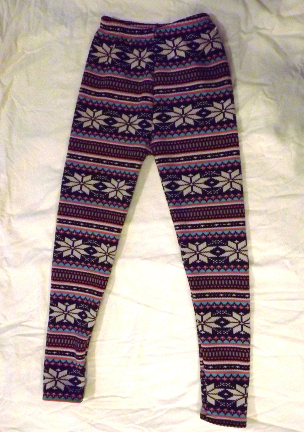 Winter Pattern Leggings Canada | vintage winter patterned leggings by thechicantiquarian on Winter Pattern Leggings Canada | vintage winter patterned leggings by thechicantiquarian on