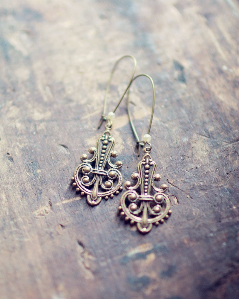 Antique brass filigree earrings - romantic victorian simple elegant jewelry - vintage pearl beads