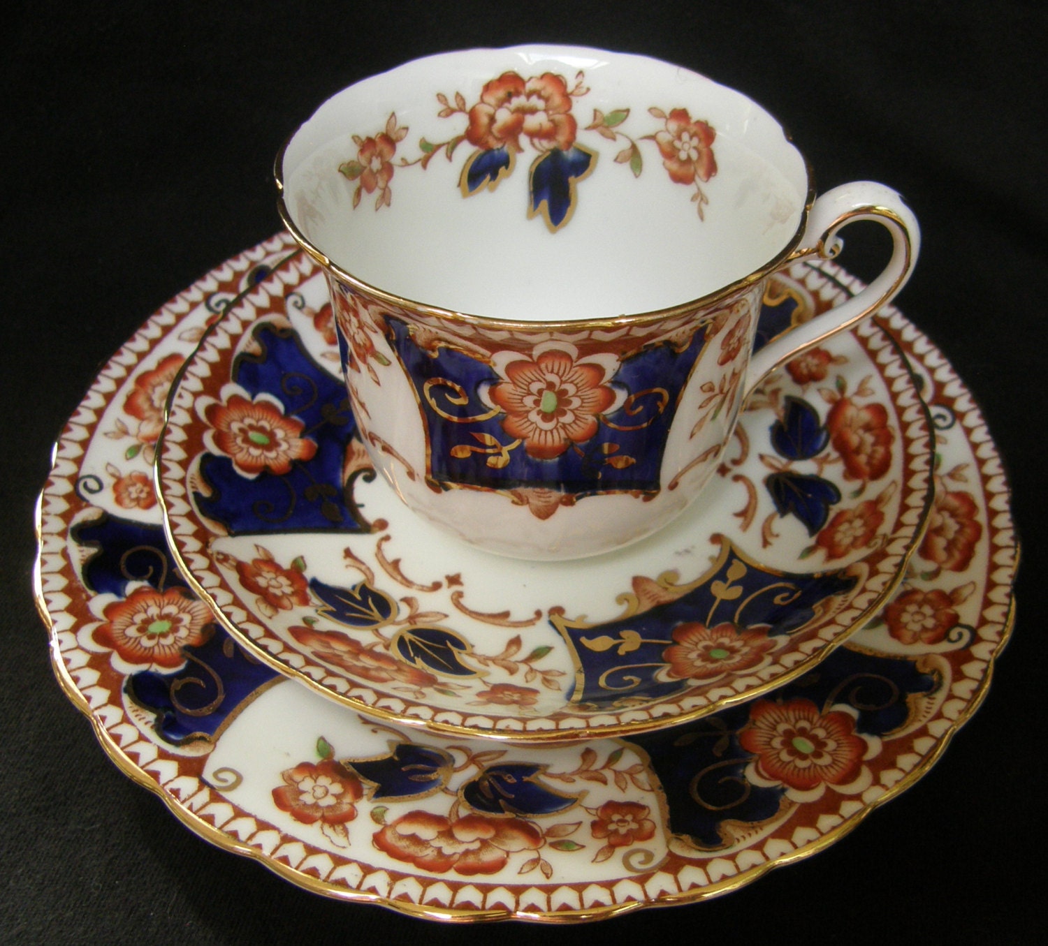 VINTAGE 1920's Tuscan fine bone china Imari trio with beautiful gilding
