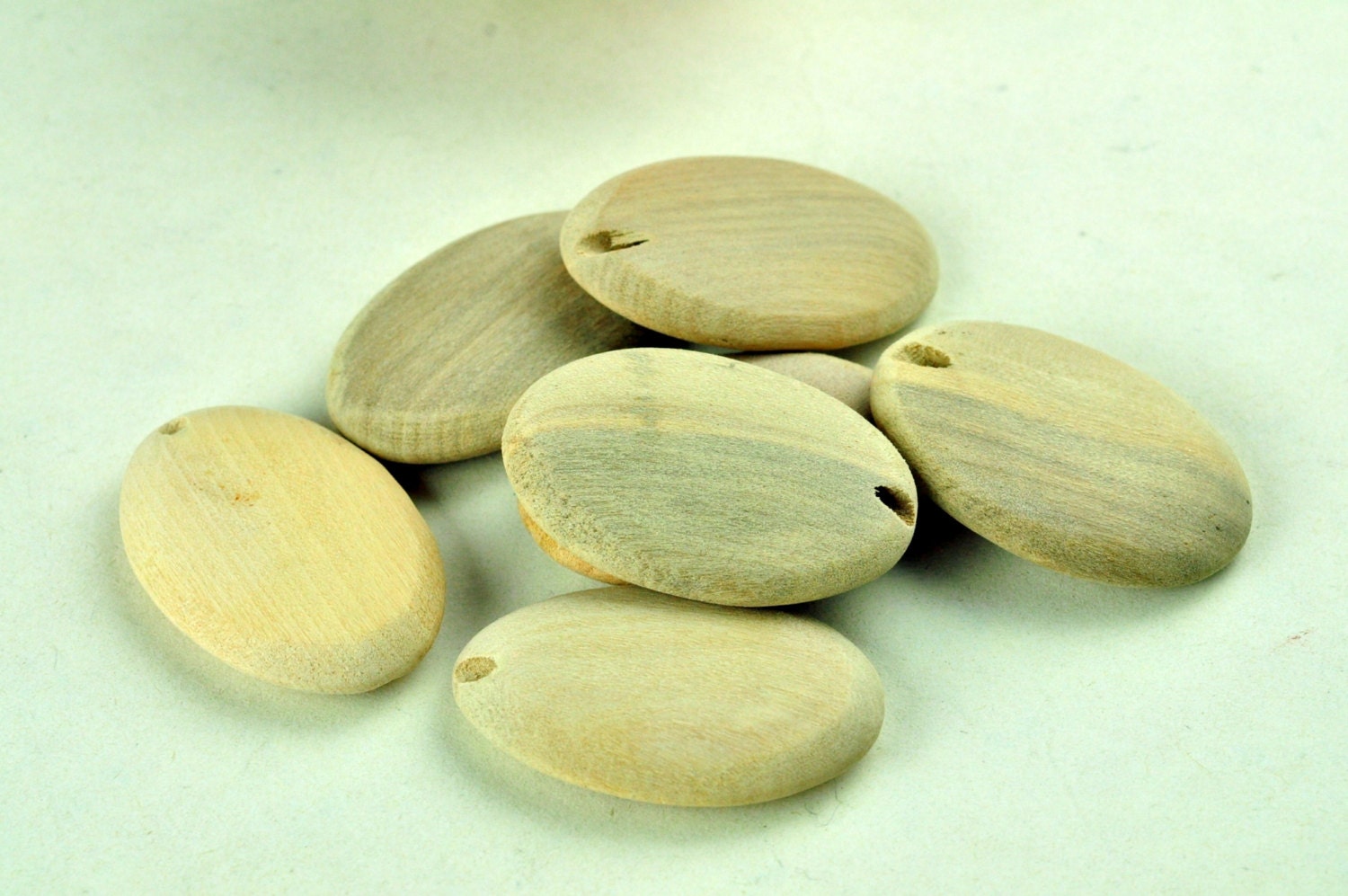 10pcs Unfinished Natural Wood Beads Oval Shaped Ellipse Wood Beads - No Varnish & No Lacquer 39x25x7mm MT298