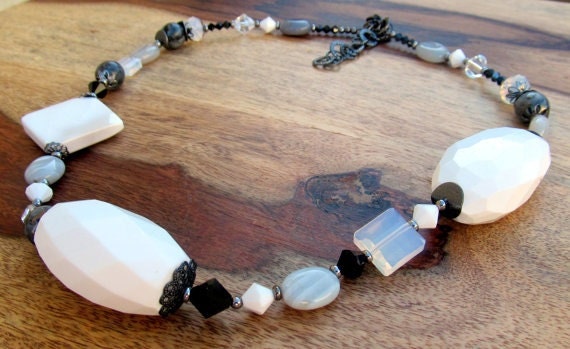 Beaded necklace, statement necklace, Black and white, retro necklace, modern necklace, beads necklace