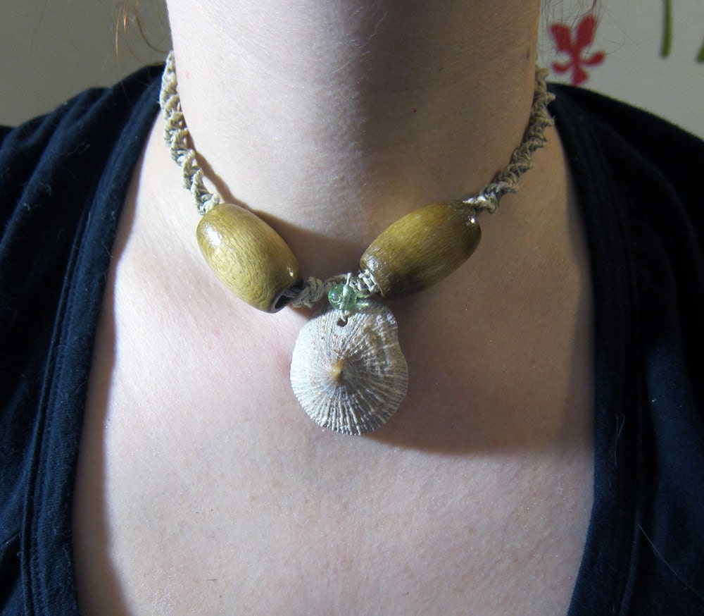 Shell and Wooden Bead Hemp Choker //SALE//