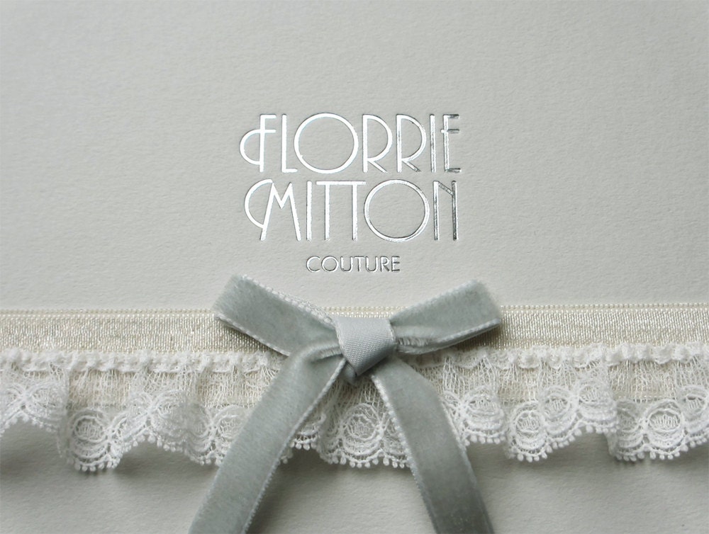 Beau lace garter with velvet bow