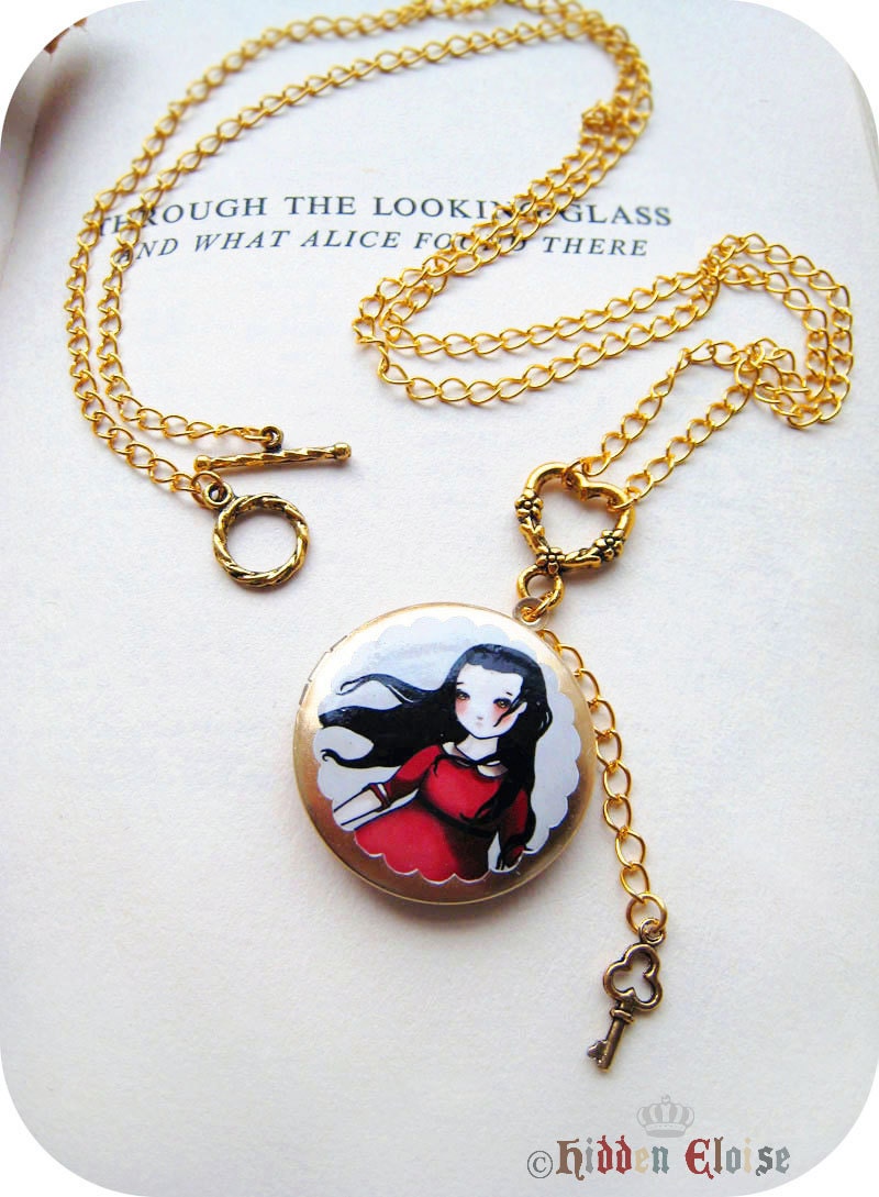 Pretty Round Art Locket -Envy- I07