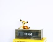 Faux Bois Vintage Flip Clock/Retro Kitschy Decor/Working Vintage Clock