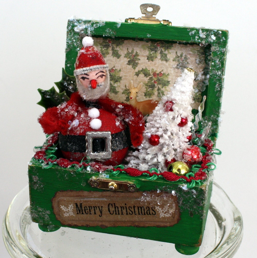 Vintage Look Santa Claus Christmas Decoration Treasure Box Decoration