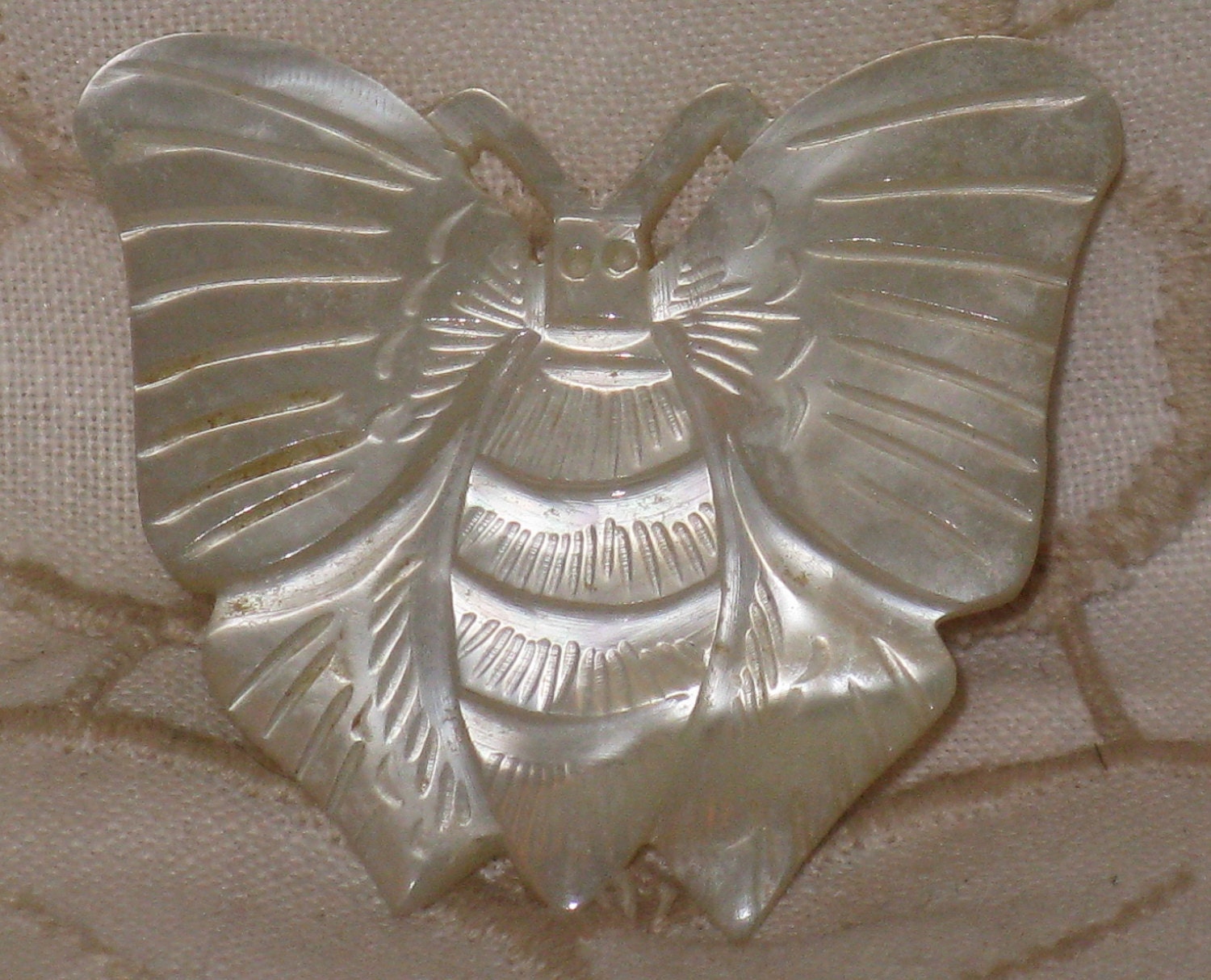 Vintage Carved Mother of Pearl Butterfly Brooch/Pin (B-2-4)