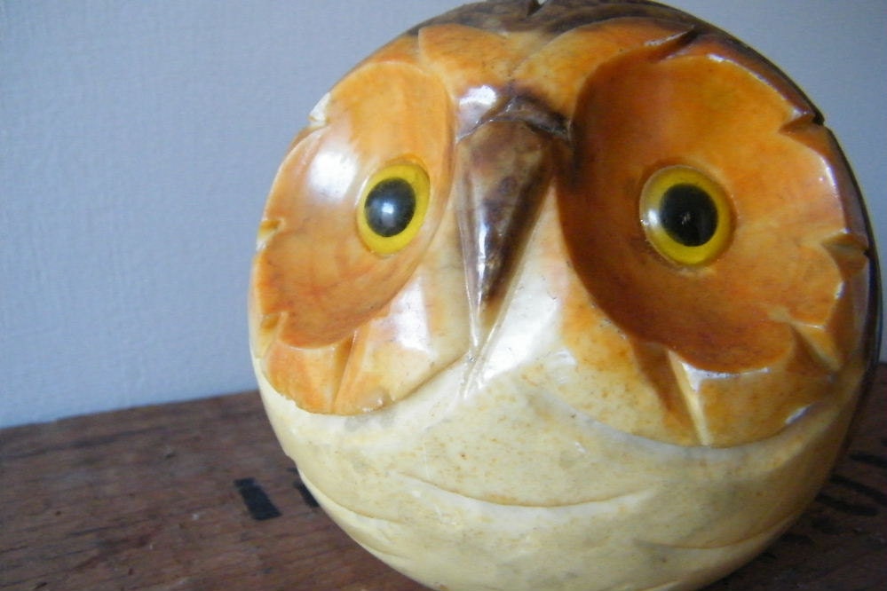 Vintage Mid Century Alabaster Owl Hand Carved Paperweight Italy Italian Glass Eyes