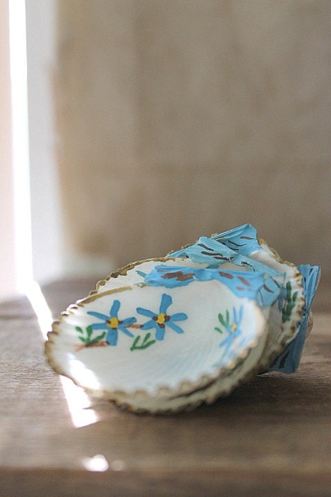 v i n t a g e hand painted shell salt dips