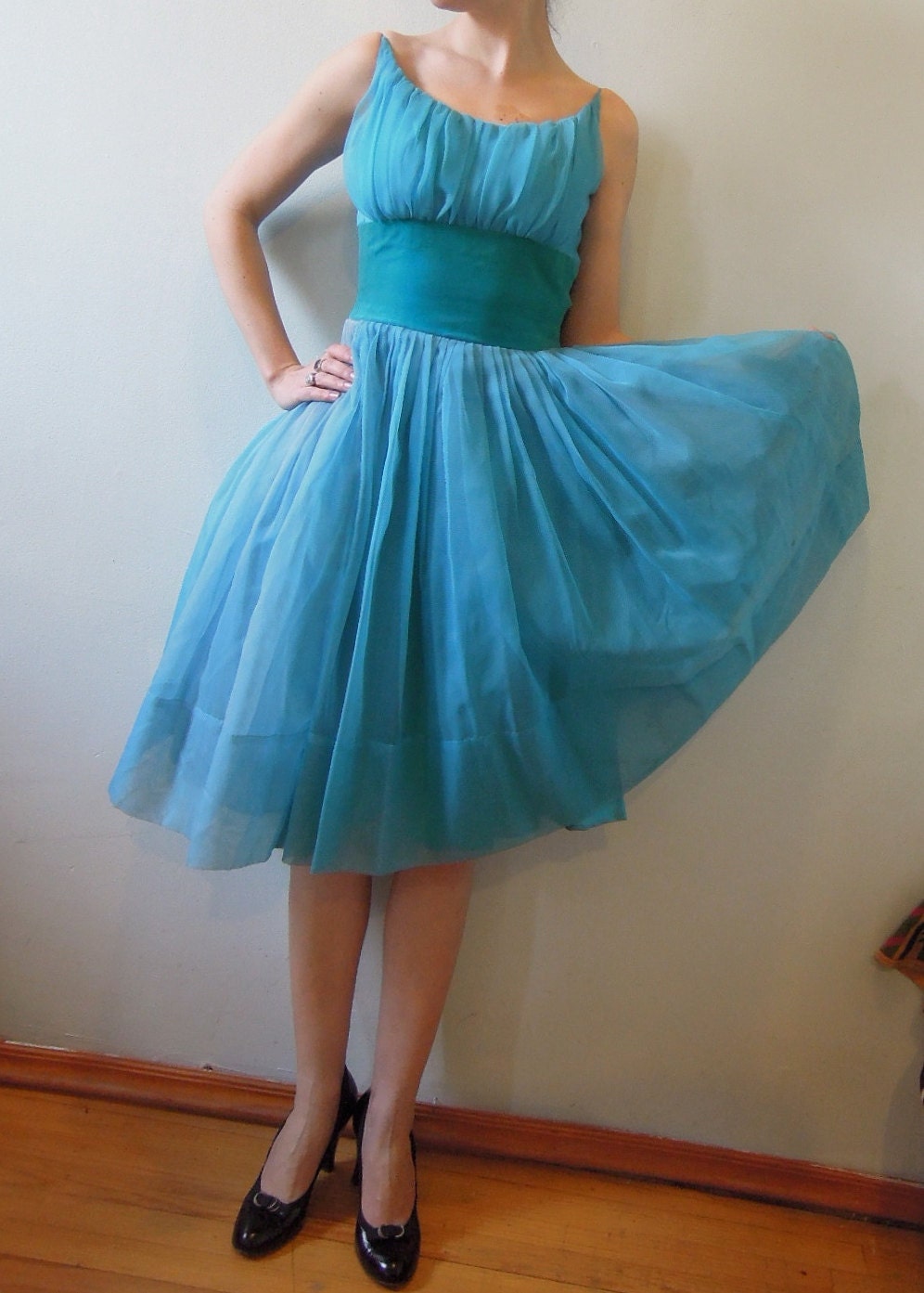 Perfectly adorable flirty 1950s party dress, teal blue, crinoline skirt Rockabilly small, X-small