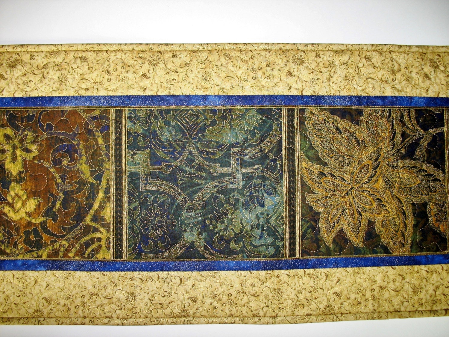Elegant Table Runner Quilted fabric from Robert Kaufman La Scala Line