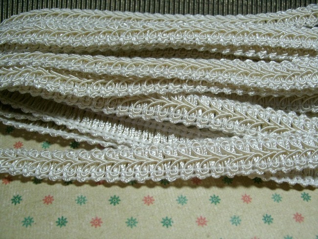 3 yards gimp trim WHITE CREAM or PINK  beautiful sewing crafts embellishment