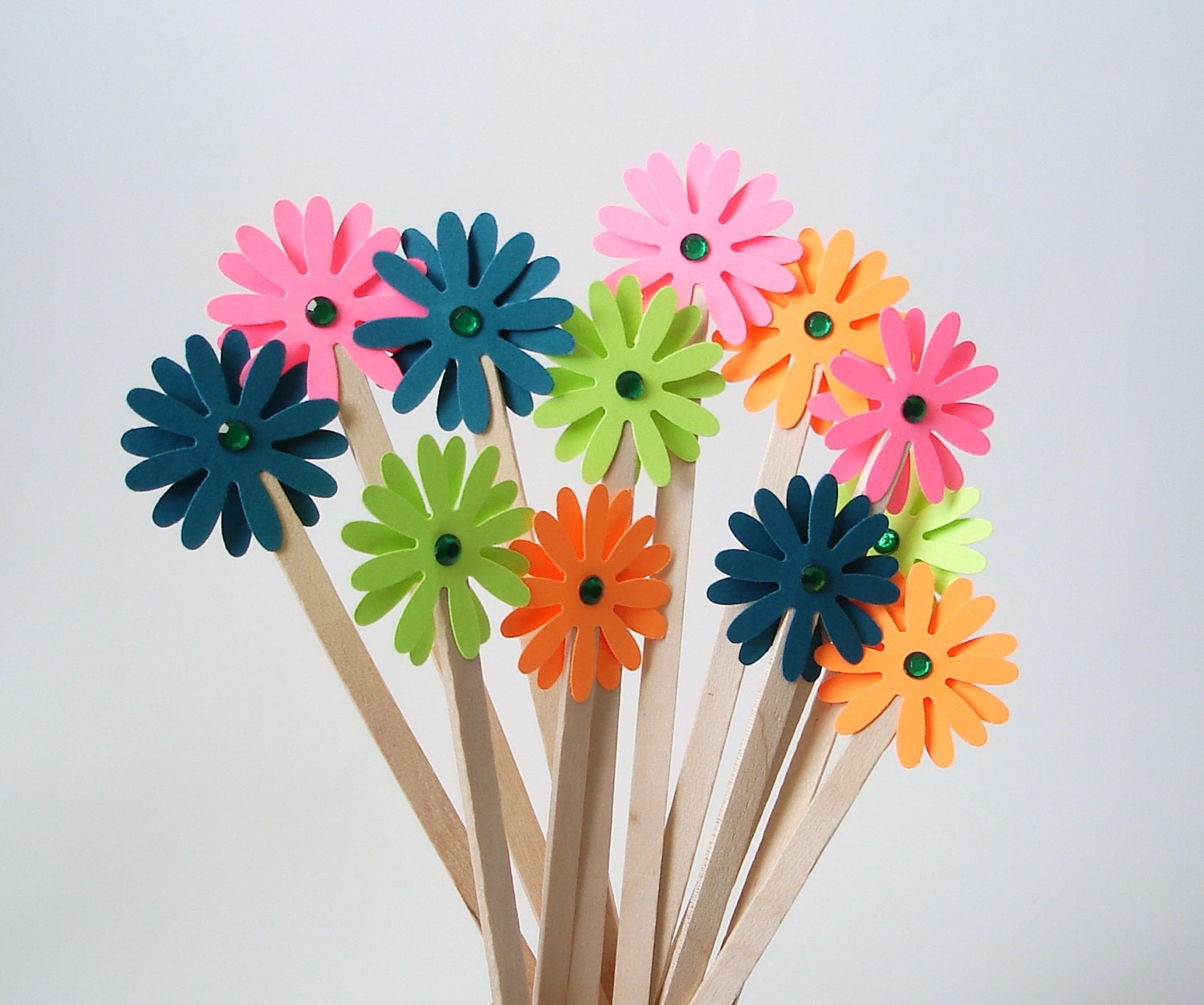 12 Daisy Flower Drink Stirrers, Coffee Stirrers, Tea Stirrers, Cocktail Stirrers, Beverage Stirrers, Cupcake Toppers - DS06