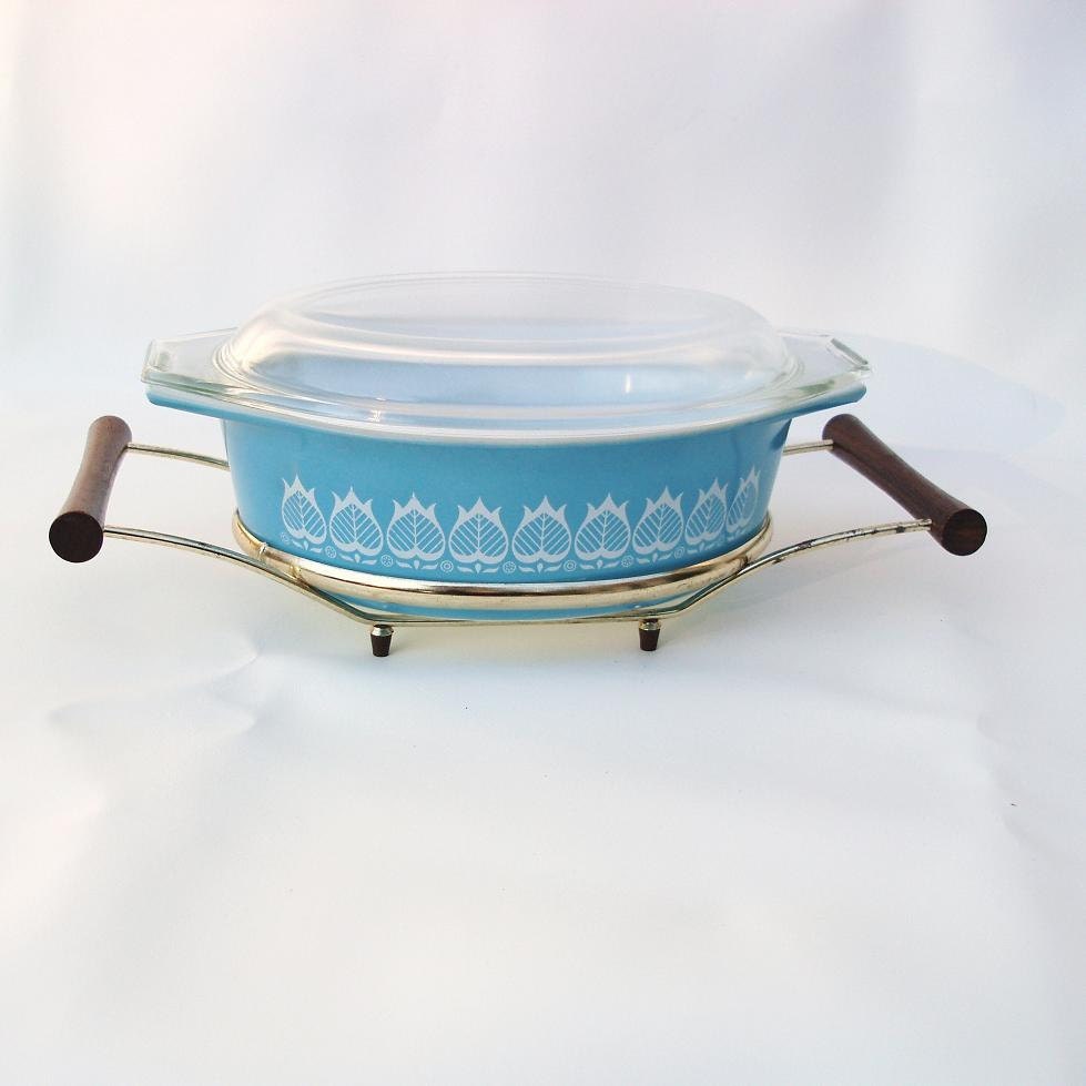 Pyrex Tulip Blue Oval Lidded Casserole Turquoise Rare Promotional  Dish Casserole Carrier Metal Tray