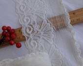 8.5 Yards Ivory Stretch Lace - Vintage