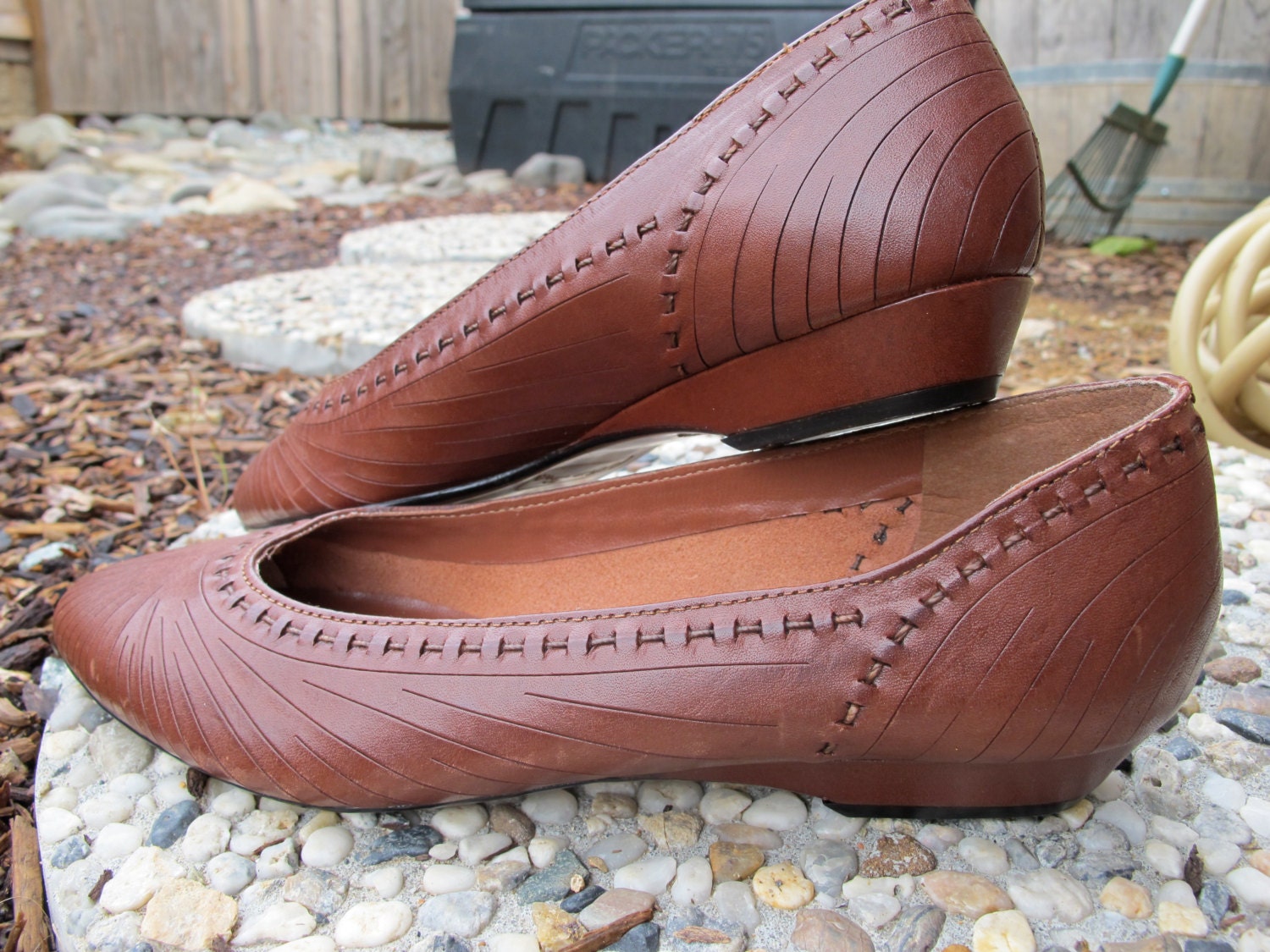 1970s Leather Flats /  new / deadstock US SIZE 6 or 6 1/2