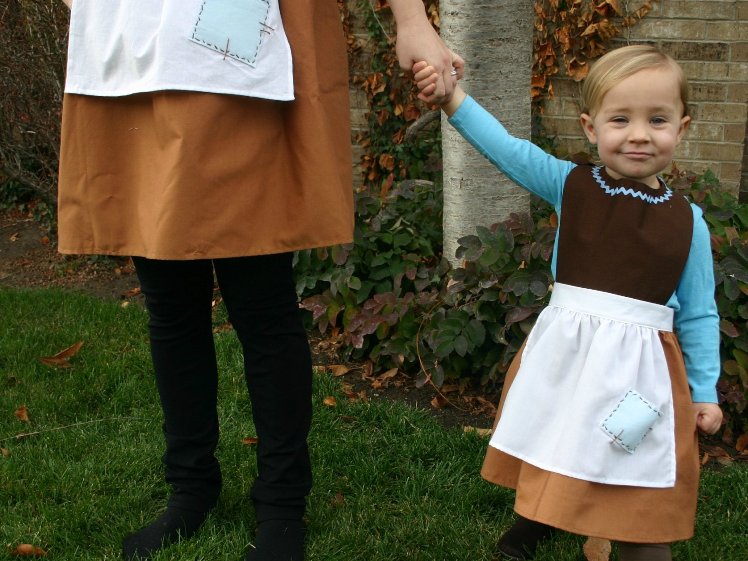 CINDERELLA Disney inspired CHILD kid Full costume APRON. Fits sizes 2t, 3t, 4, 5, 6, 7 , 8, 9, 10. Work Peasant Servant. Party Birthday