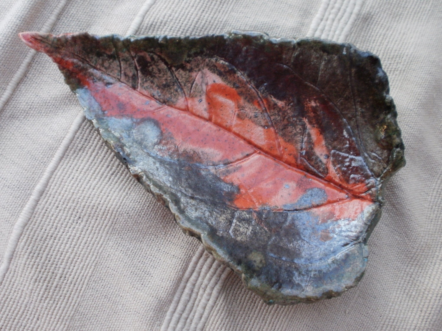 Decorative leaf  / trinket dish / ring catcher / tealight holder  (raku)
