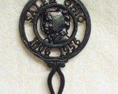 San Salem Ohio TRIVET with Feet  - Cast Iron - Black - 1806 1956