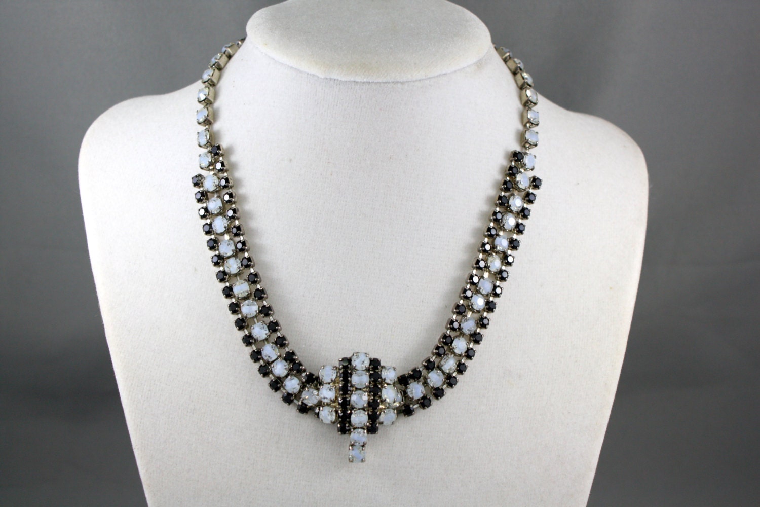 Classic Sparkly Art Deco Style Vintage Rhinestone Necklace in Black & White Givre Glass Stones.