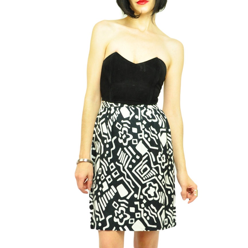 BLACK & WHiTE GRAPHiC SKiRT / 80s 90s vintage / high waisted / s / keith haring inspired