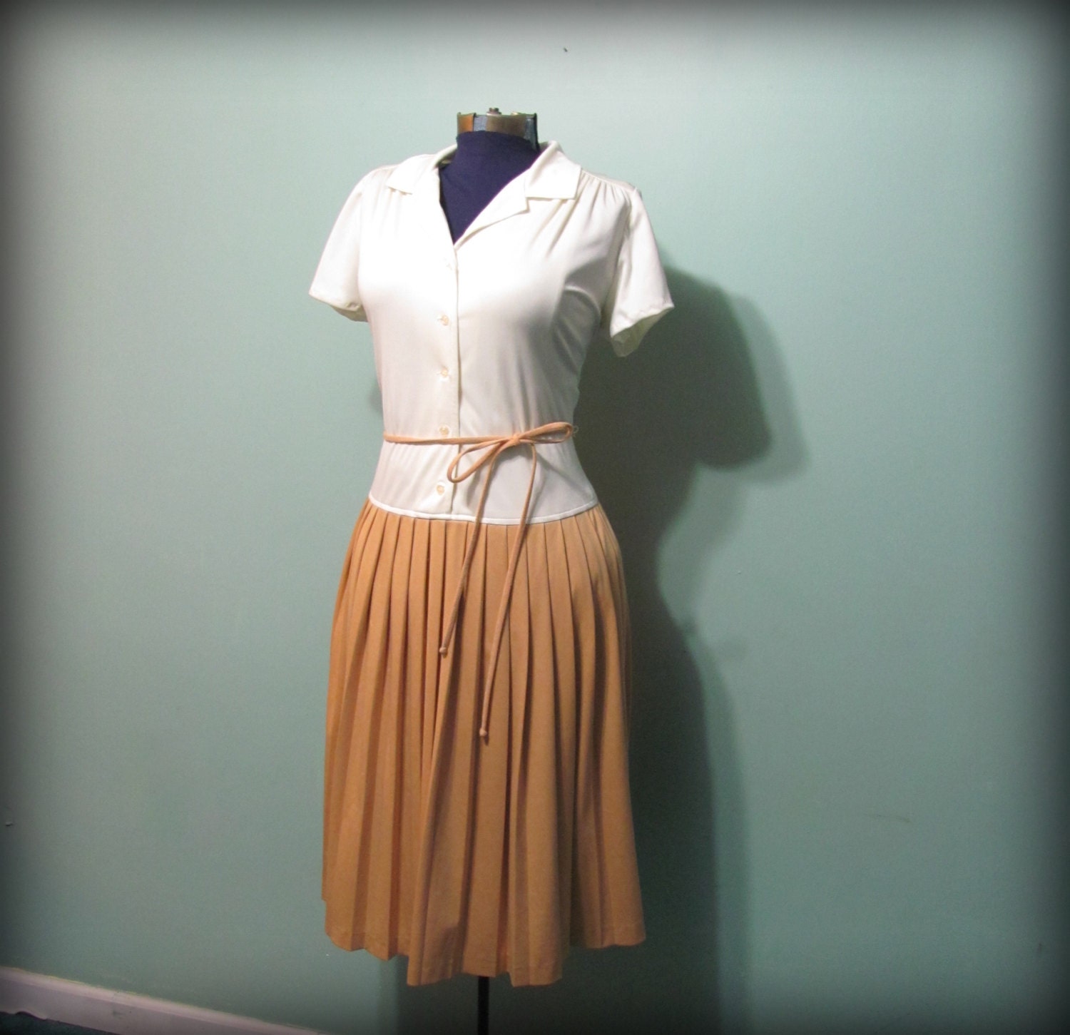 Vintage Womens 70s Day Dress White Camel Pleated Skirt Shirt Dress by Forever Young size Large