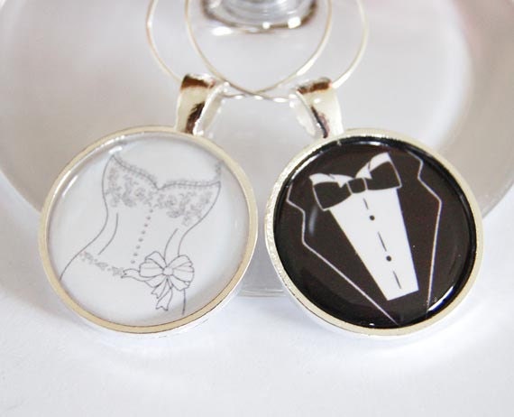 Bride Groom, Wedding Wine Charms, Wine Charms, barware, wedding reception, black, white, silver plate, bride groom charms (2290)