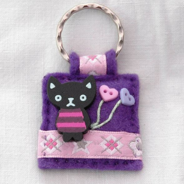 Black cat keyring - Kawaii - kitten - zipper pull - handsewn