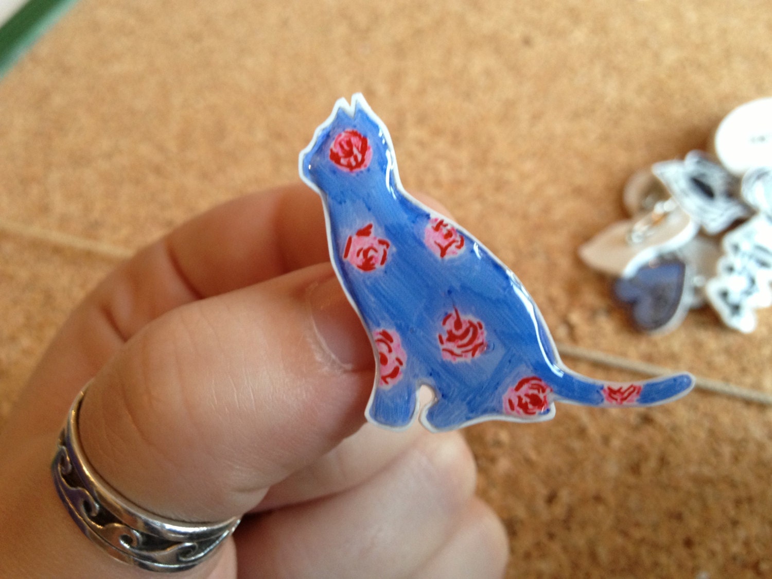 Floral Sitting Cat Plastic Brooch.