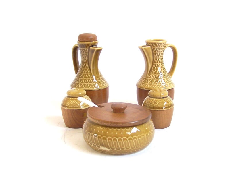 Vintage Serving Set Condiments Sugar Salt Pepper Oil Vinegar Five Piece Collection Gold Yellow Ceramic Maple Wood Salad Dinner Table Retro