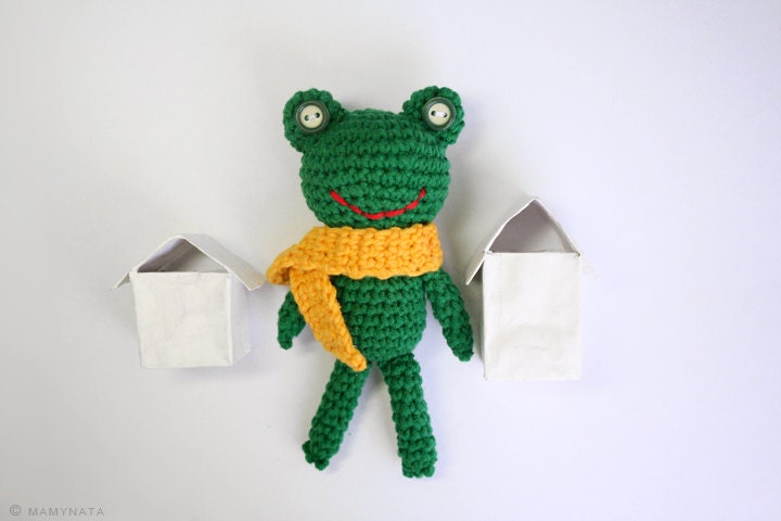free shipping - Cute Frog Crochet Toy Stuffed toy Amigurumi with yellow scarf
