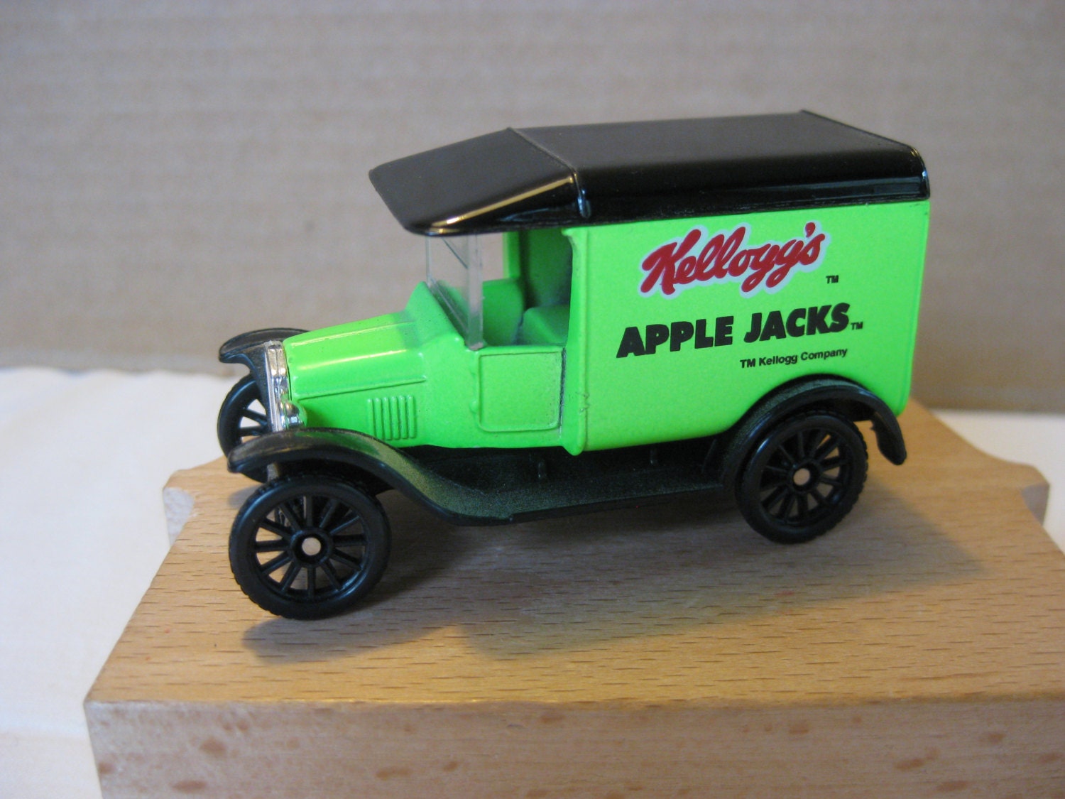 Matchbox Diecast Car Kelloggs Apple Jacks