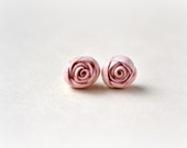 Romantic June rose - pink rose earrings - ceramic rose flower post stud earrings - spring flower Etsy UK